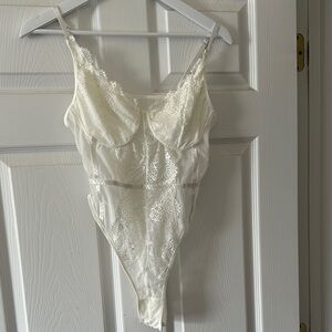 Elegant Lace Bodysuit in Cream